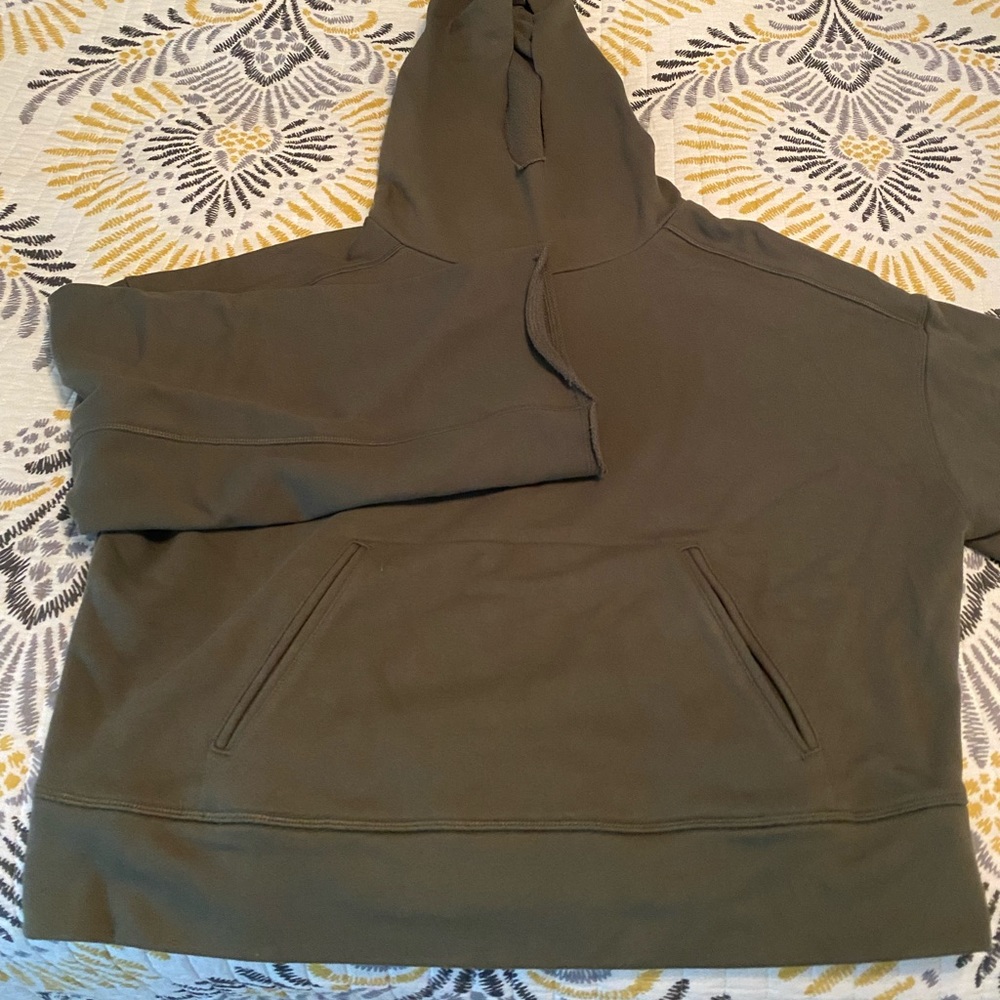 Alo Yoga army green hoodie